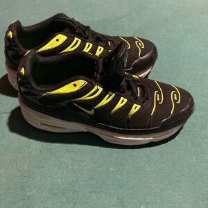 Air Max Plus PS 'Black Volt' size 2Y Big Kids Boys